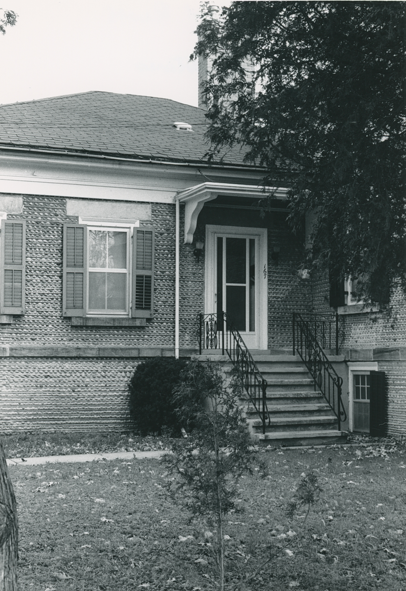 Bra-3 165 Grand River St N 5